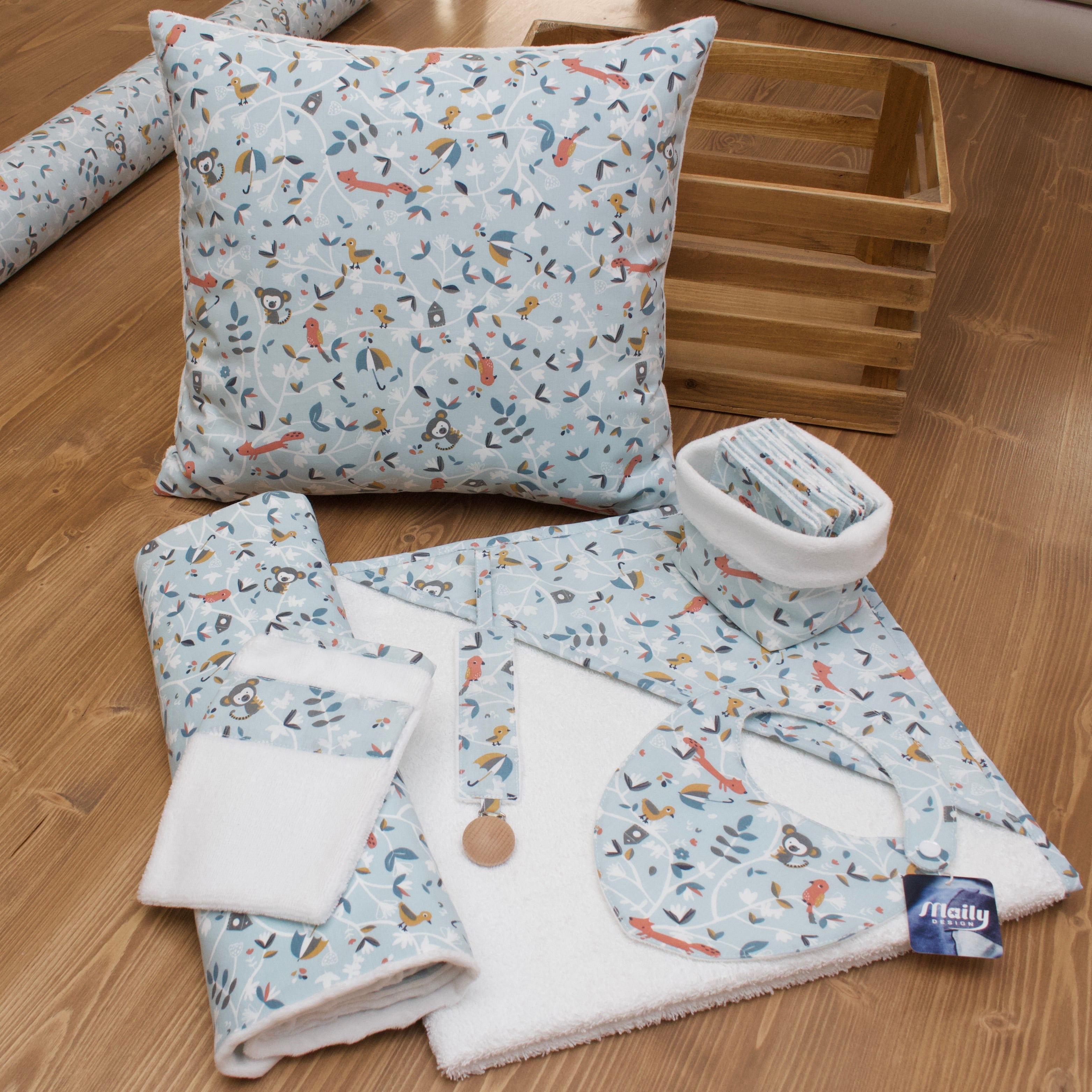 nos packs naissance sont des cadeaux de naissance en tissu cousus main, plusieurs composition au choix