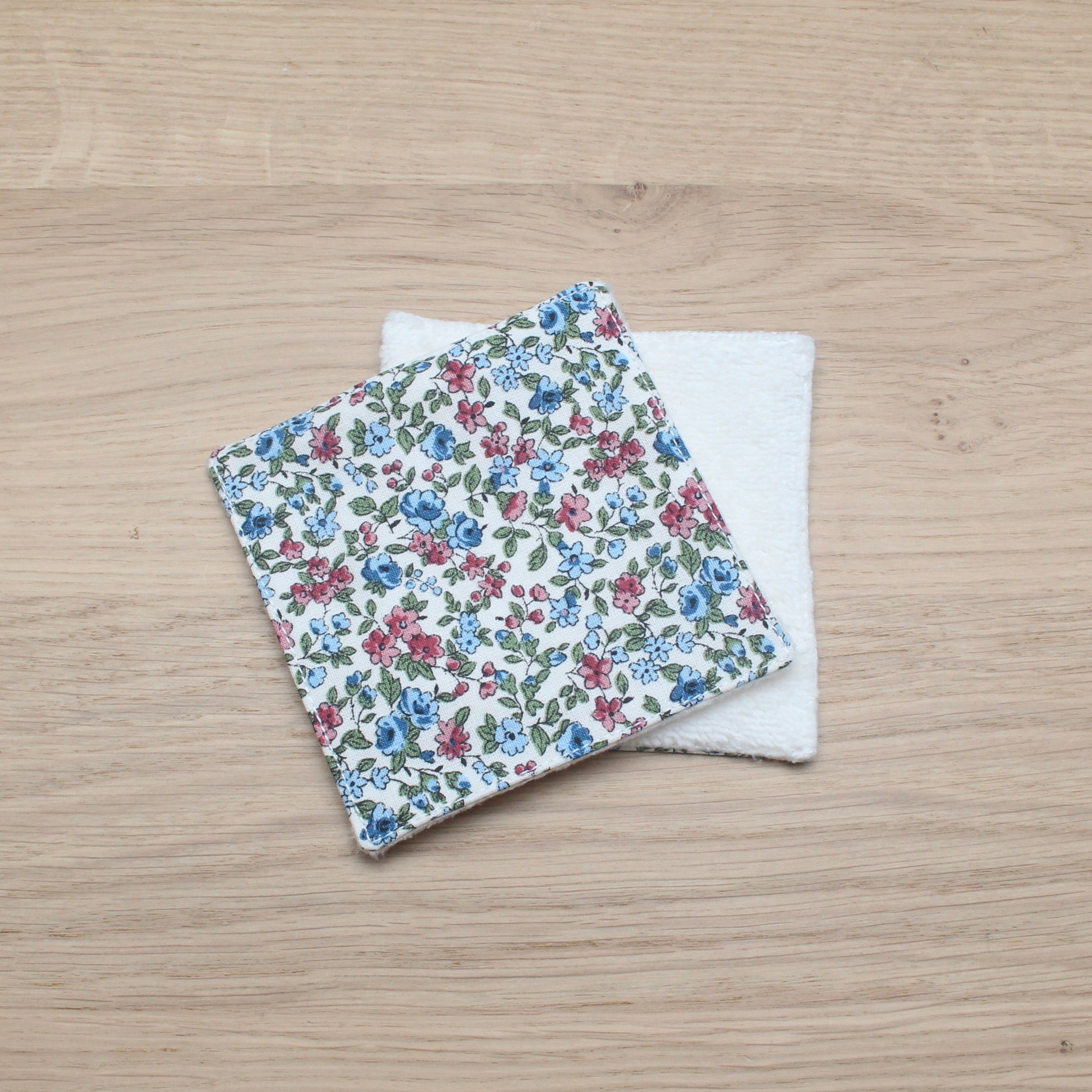 Lot de 10 cotons lavables et panier personnalisé – Thème Jolies fleurs