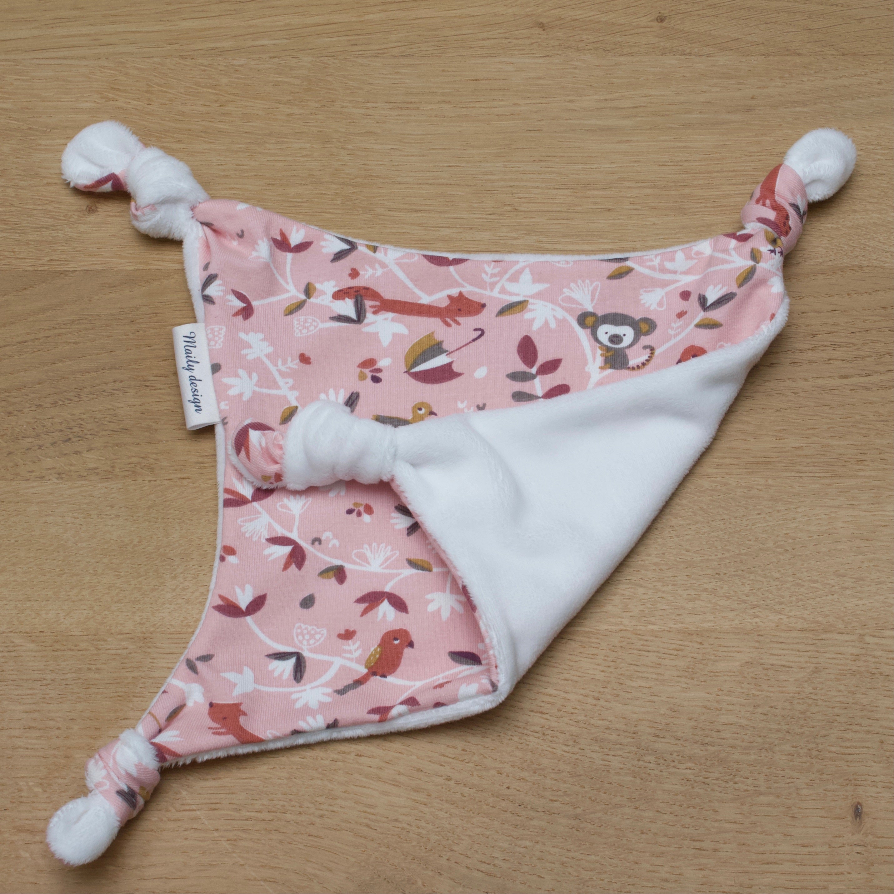 Doudou plat personnalisé avec une broderie, motif et couleur au choix