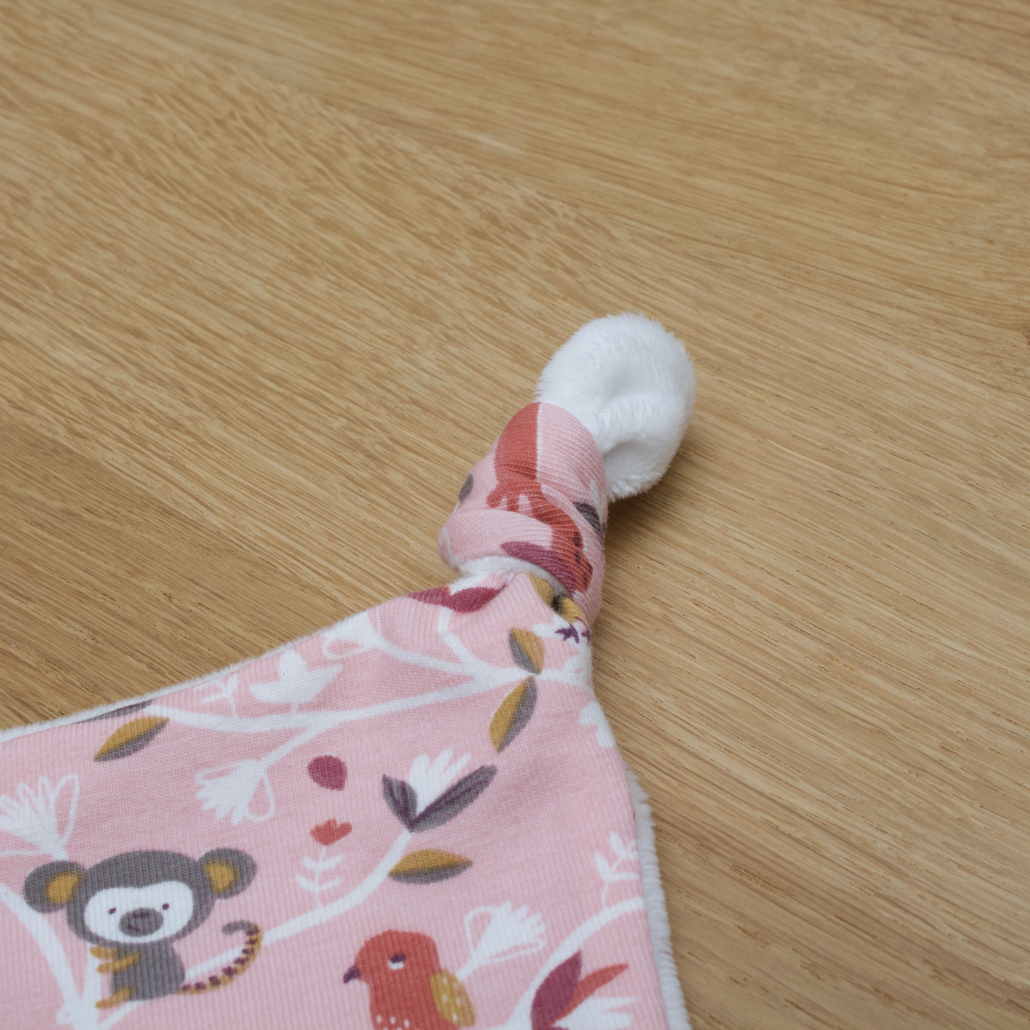 Doudou plat personnalisé avec une broderie, motif et couleur au choix