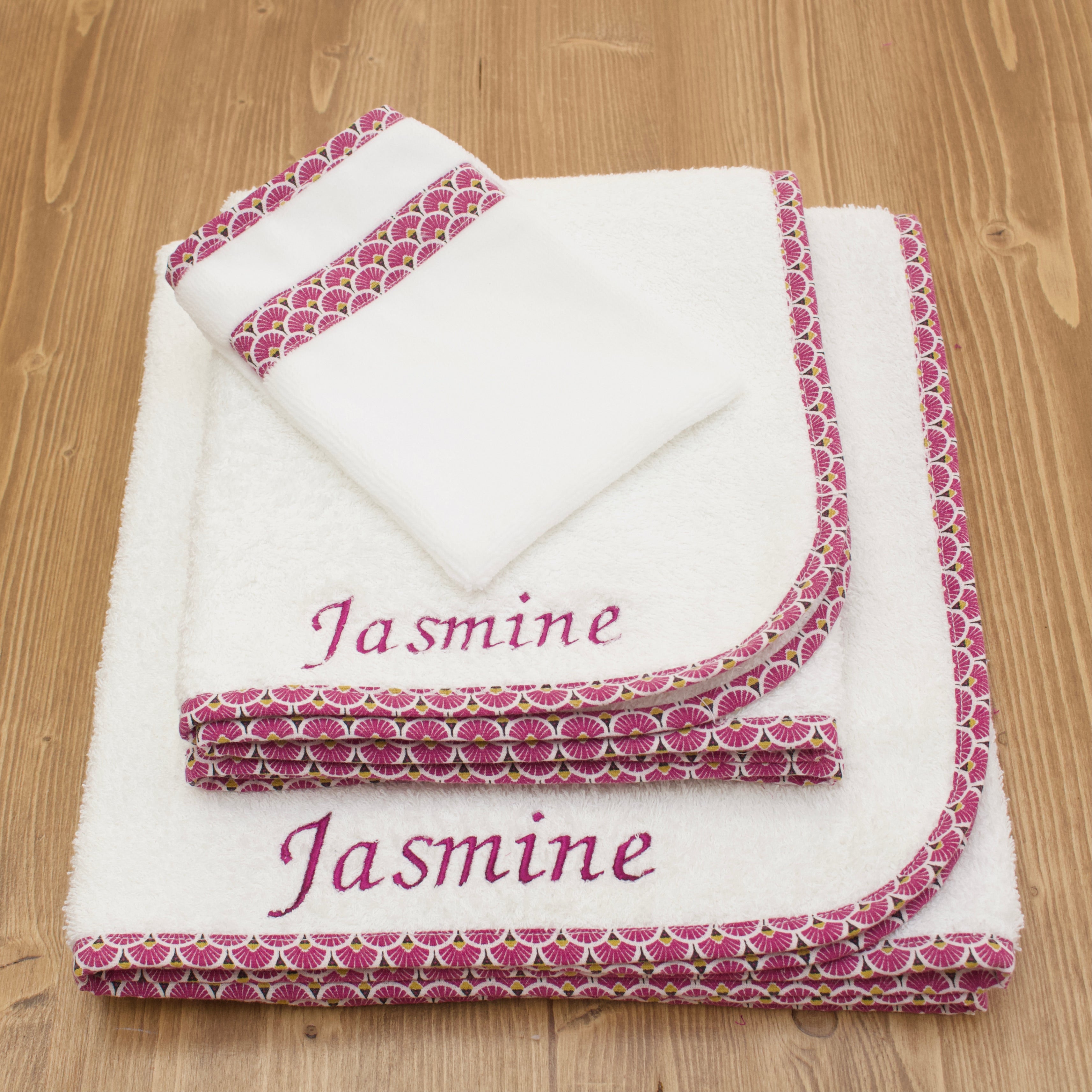 Serviette de toilette grand format 70x130cm personnalisée avec prénom brodé