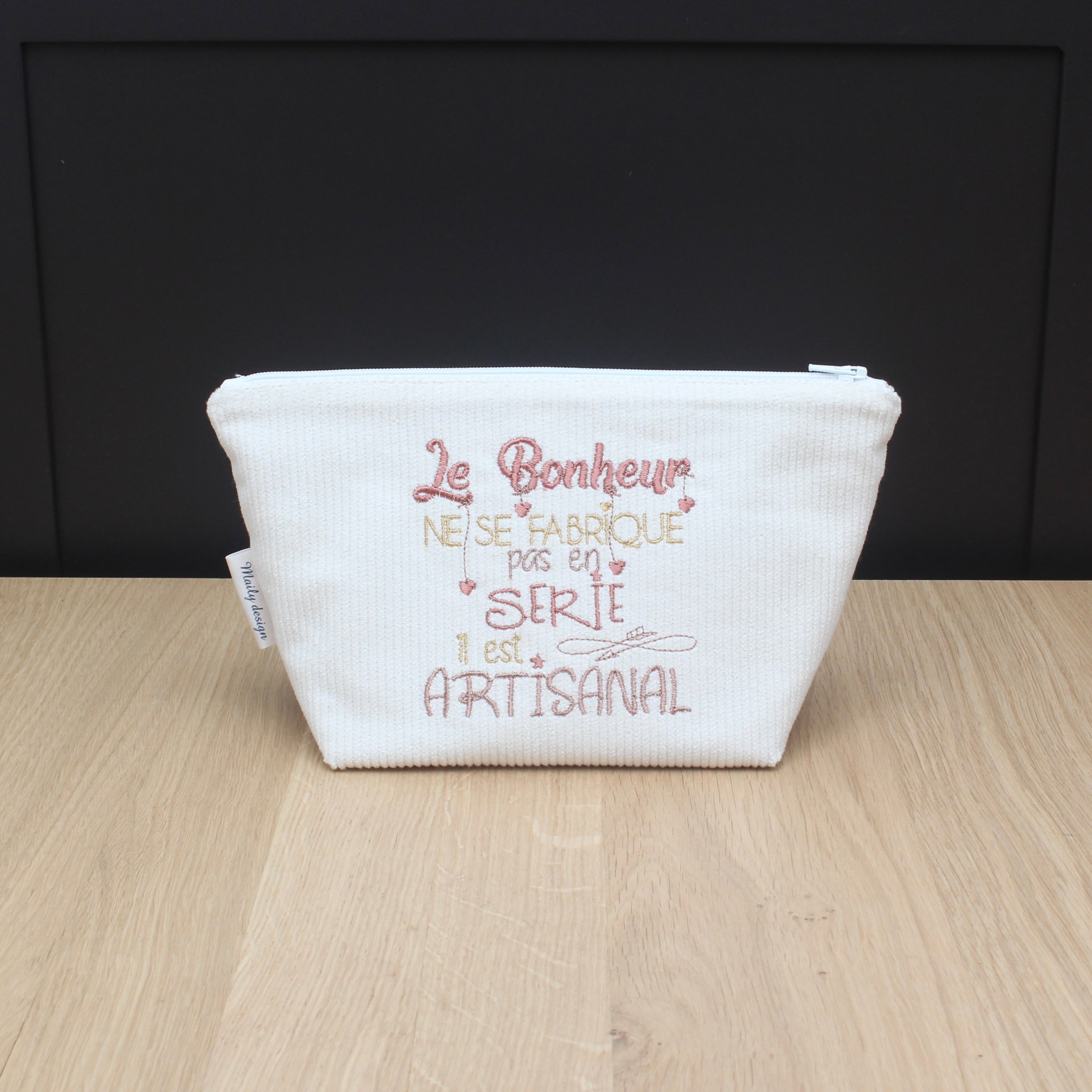 Trousse en velours côtelé brodée – "Le Bonheur ne se fabrique pas en serie il est Artisanal"