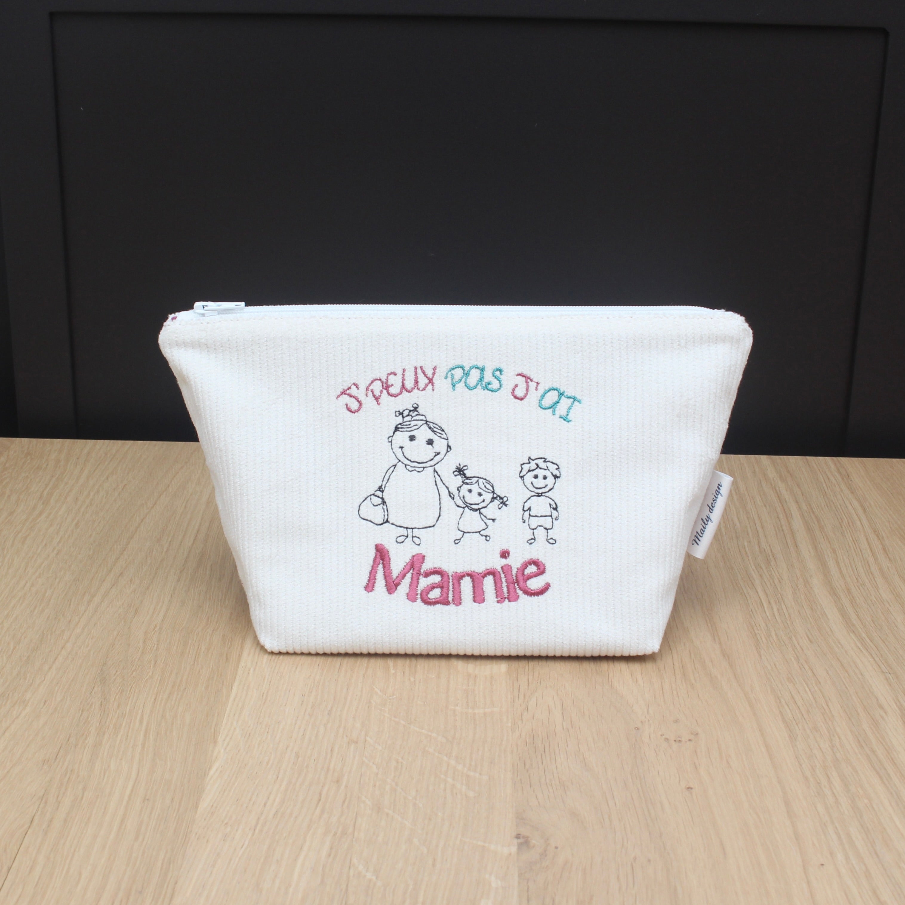 Trousse en velours côtelé brodée – "j'peux pas j'ai Mamie"