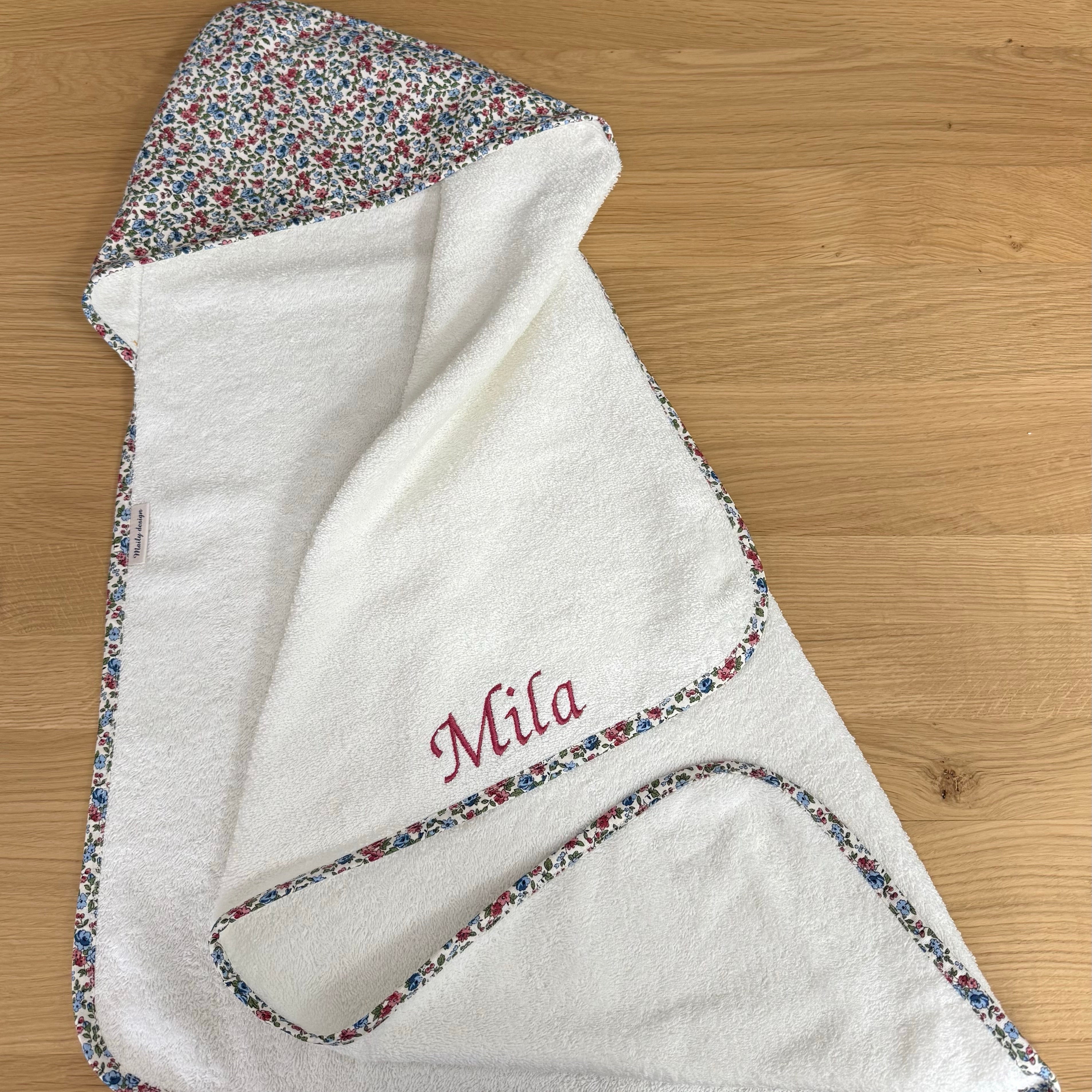 SORTIE DE BAIN BEBE PERSONNALISEE EN COTON ET ÉPONGE BIO 0 A 1 AN - MOTIF AU CHOIX