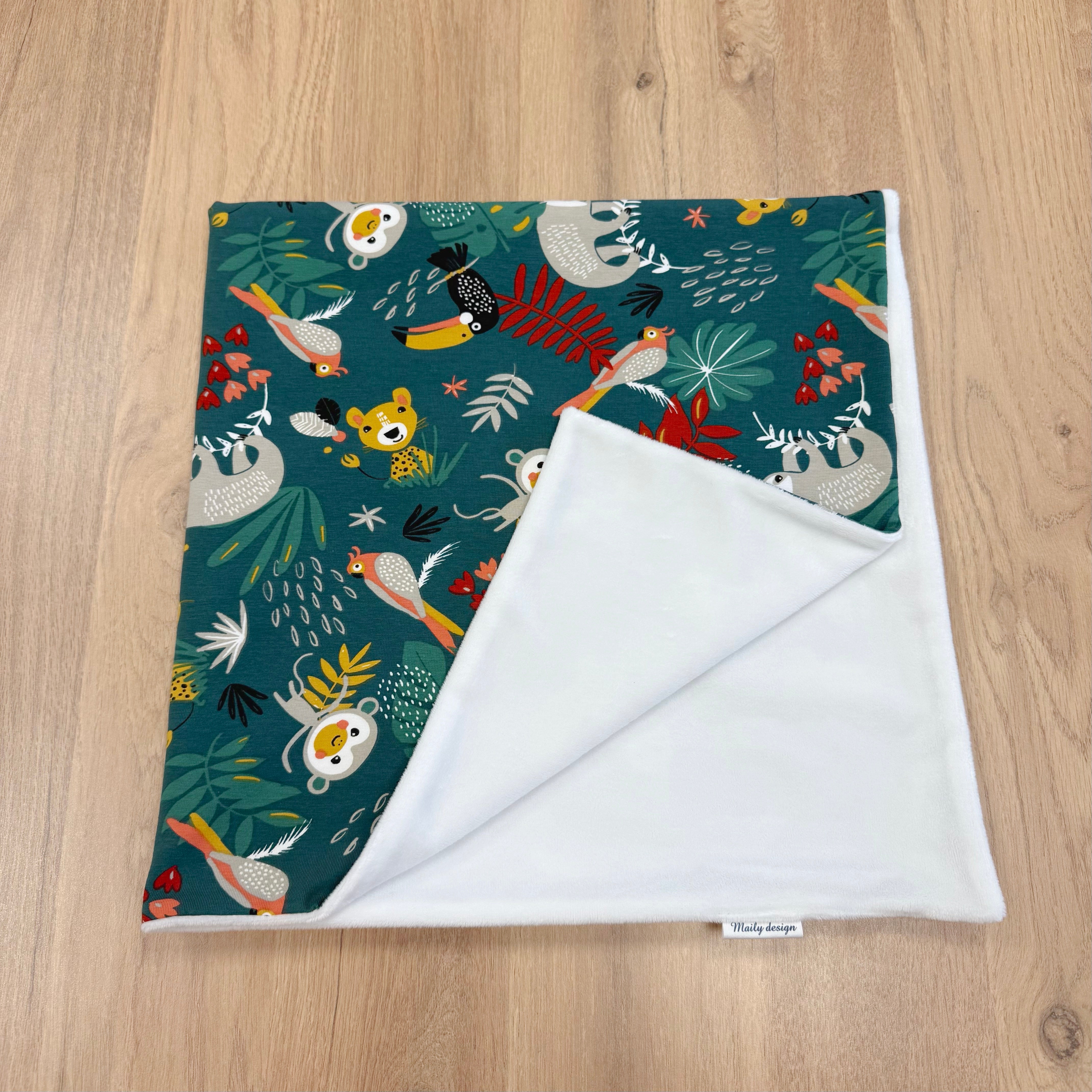 COUVERTURE BEBE COUSUE MAIN - MOTIFS AU CHOIX