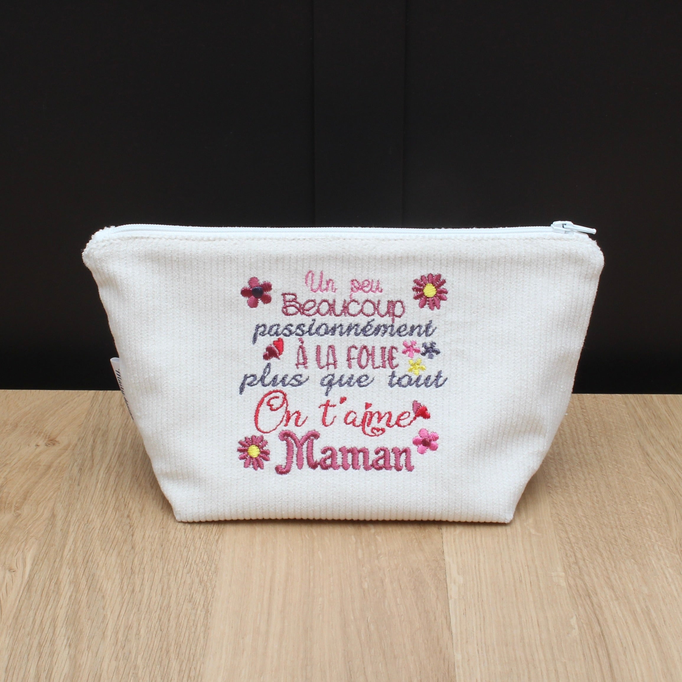 Trousse en velours côtelé brodée – "On t’aime maman" – Cadeau Fête des Mères