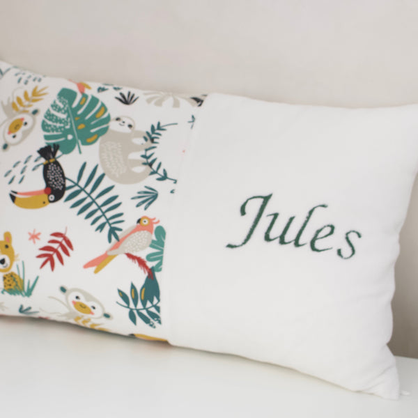 COUSSIN DECO RECTANGULAIRE AVEC BRODERIE PRENOM - MOTIF AU CHOIX