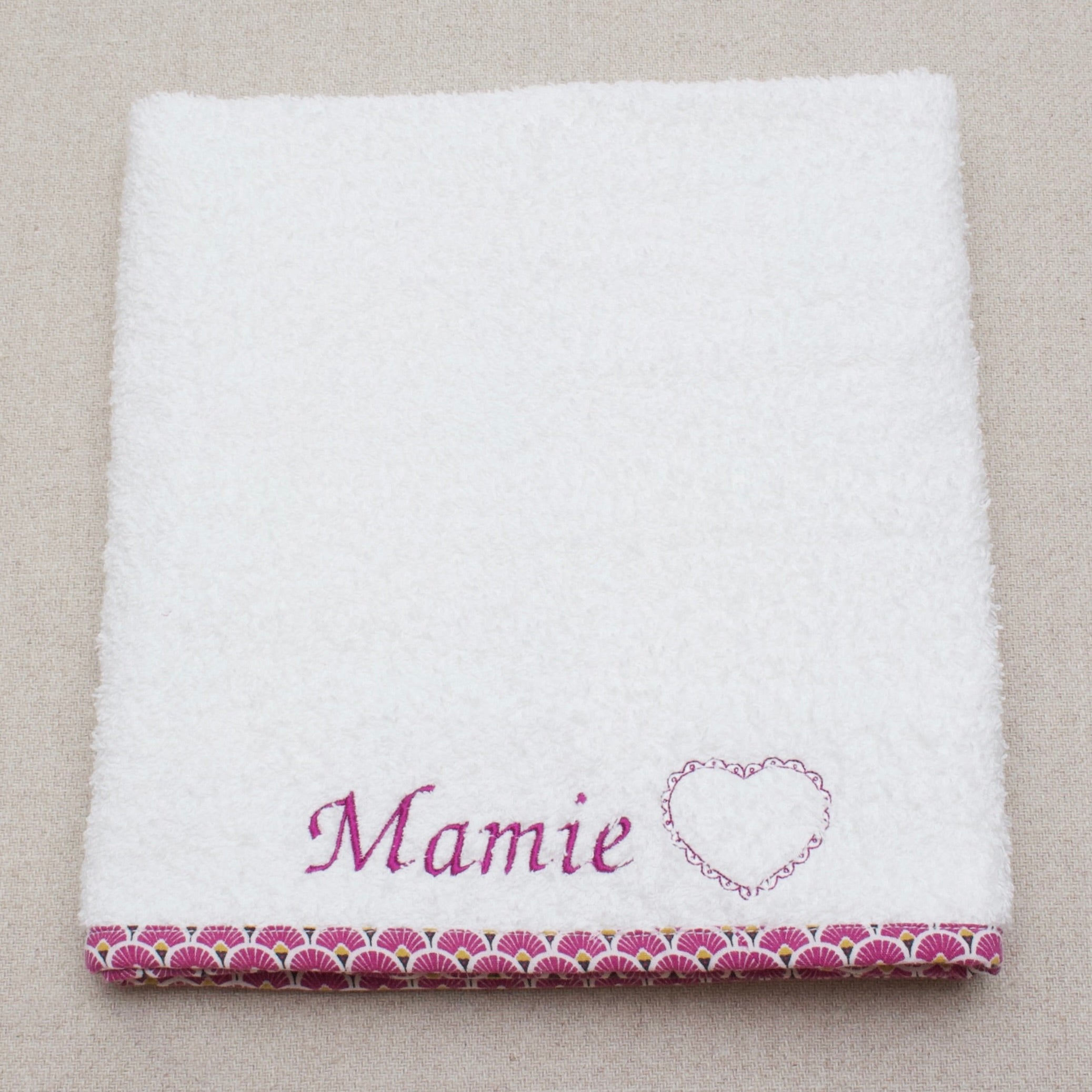 Serviette grand forma 95x140cm "Personnalisée" avec une broderie.